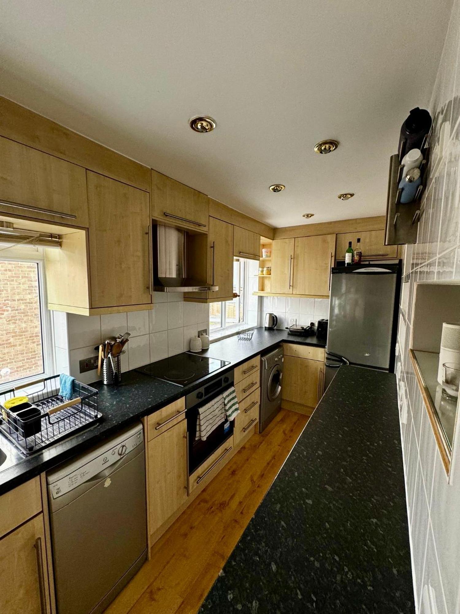 Amazing En-Suite Apartment In Finchley Central Лондон Екстериор снимка