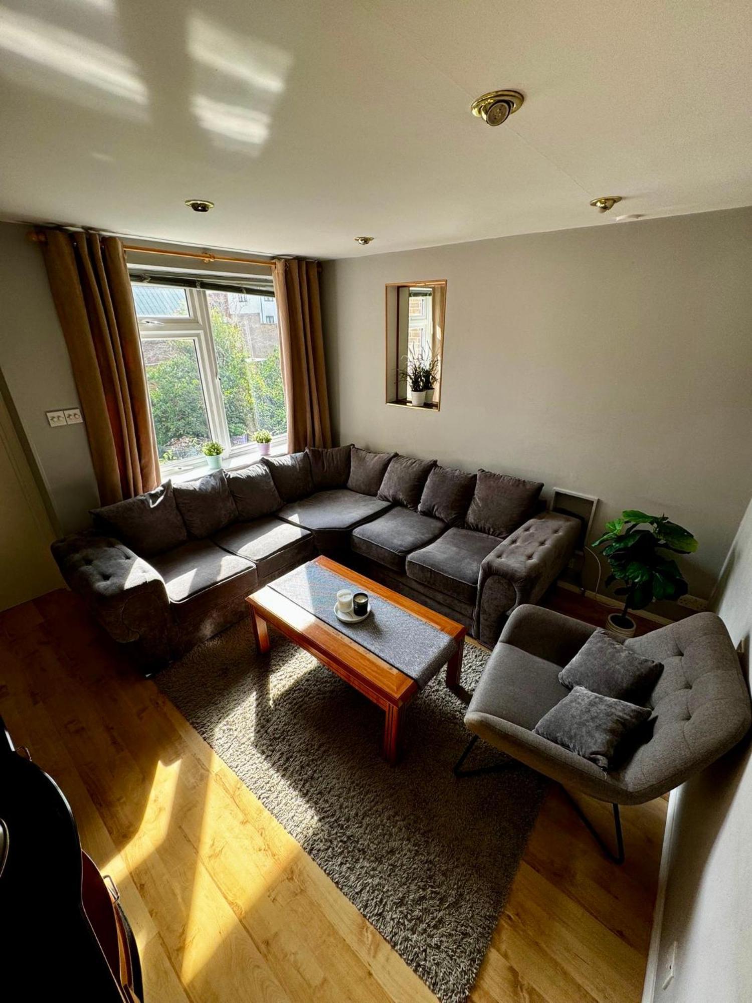 Amazing En-Suite Apartment In Finchley Central Лондон Екстериор снимка