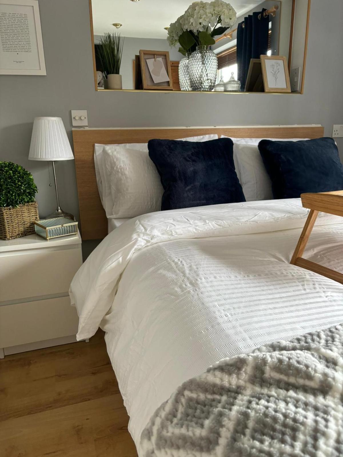 Amazing En-Suite Apartment In Finchley Central Лондон Екстериор снимка