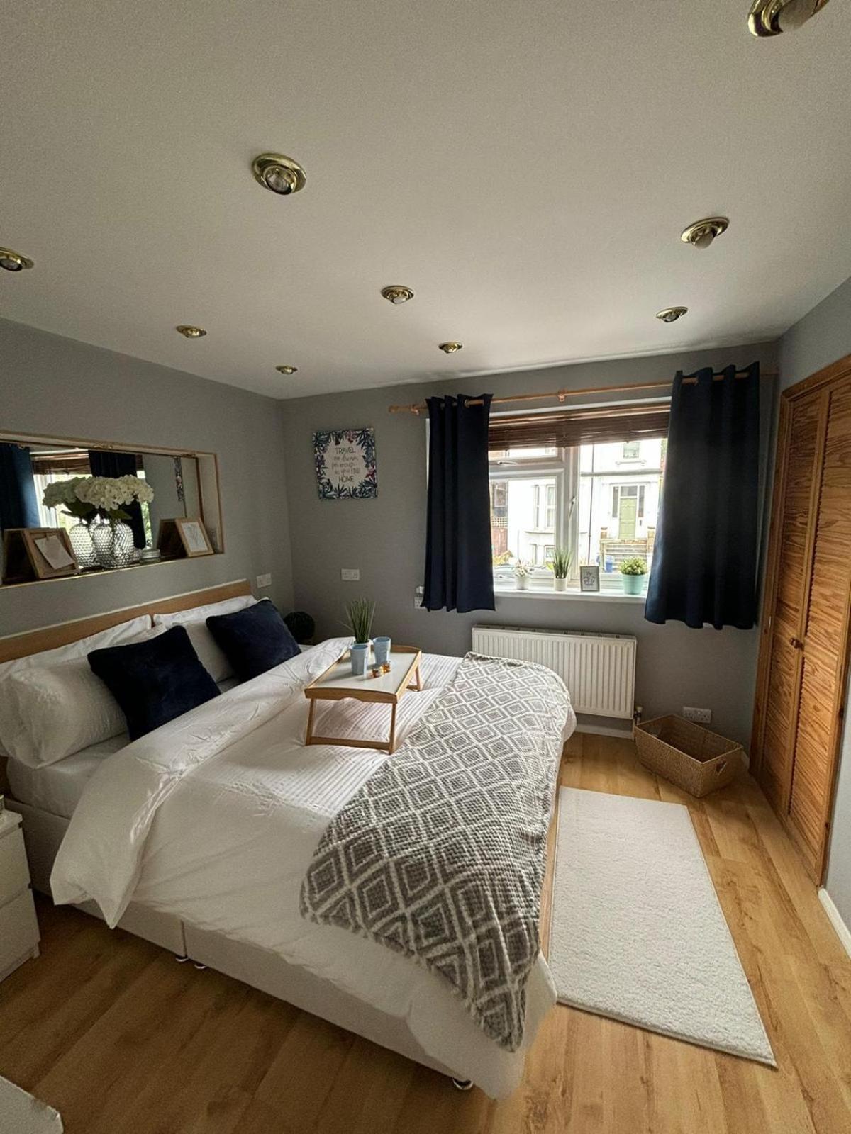 Amazing En-Suite Apartment In Finchley Central Лондон Екстериор снимка