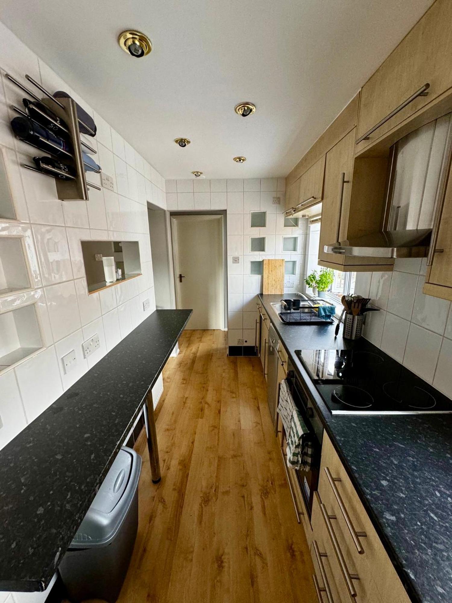Amazing En-Suite Apartment In Finchley Central Лондон Екстериор снимка
