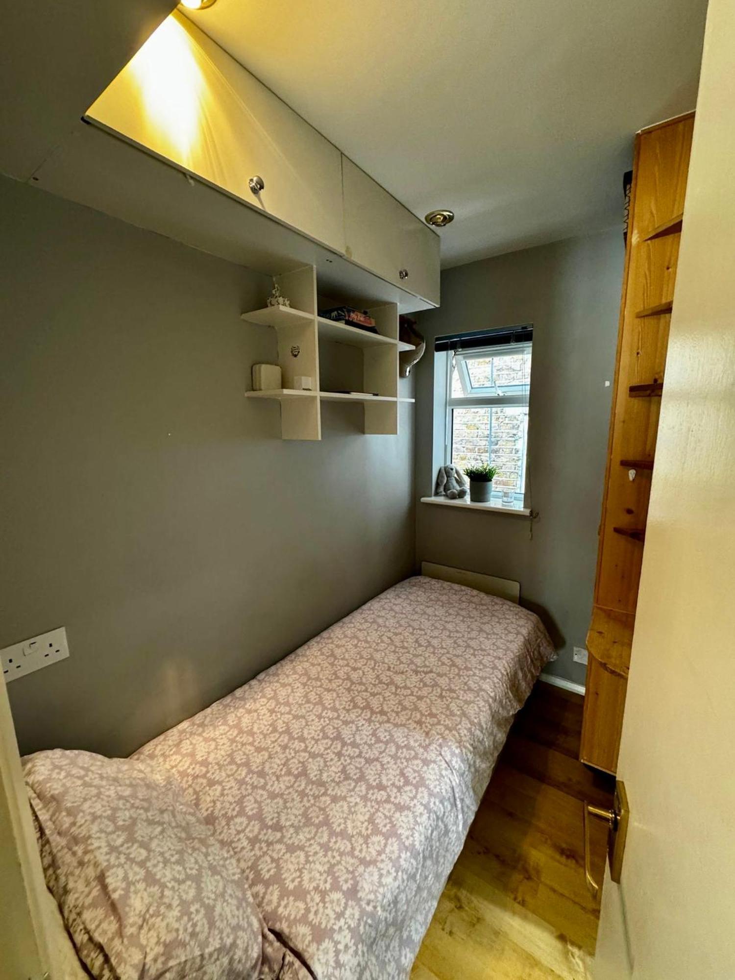 Amazing En-Suite Apartment In Finchley Central Лондон Екстериор снимка