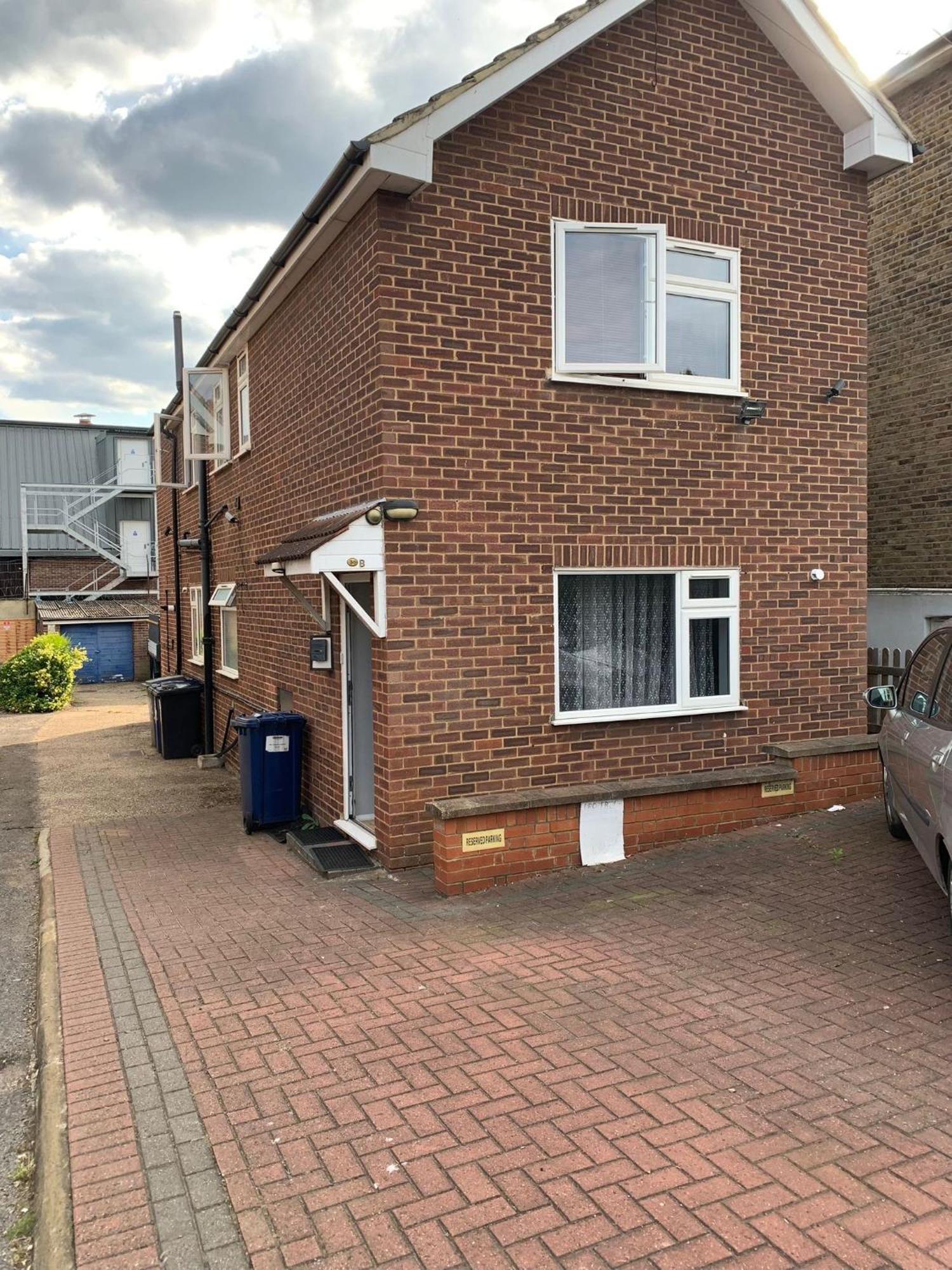Amazing En-Suite Apartment In Finchley Central Лондон Екстериор снимка