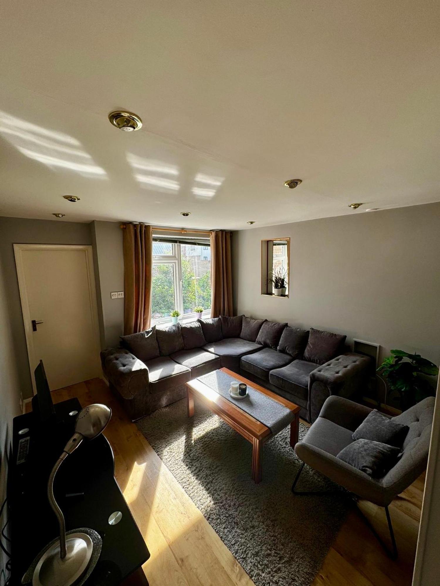 Amazing En-Suite Apartment In Finchley Central Лондон Екстериор снимка