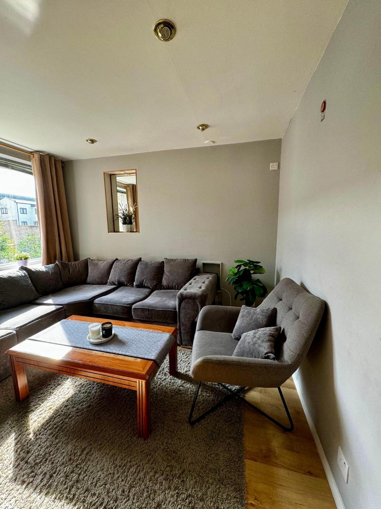 Amazing En-Suite Apartment In Finchley Central Лондон Екстериор снимка