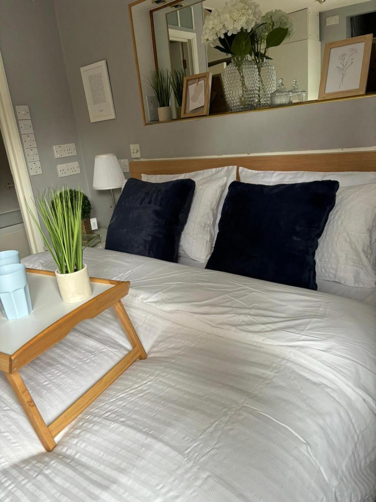 Amazing En-Suite Apartment In Finchley Central Лондон Екстериор снимка