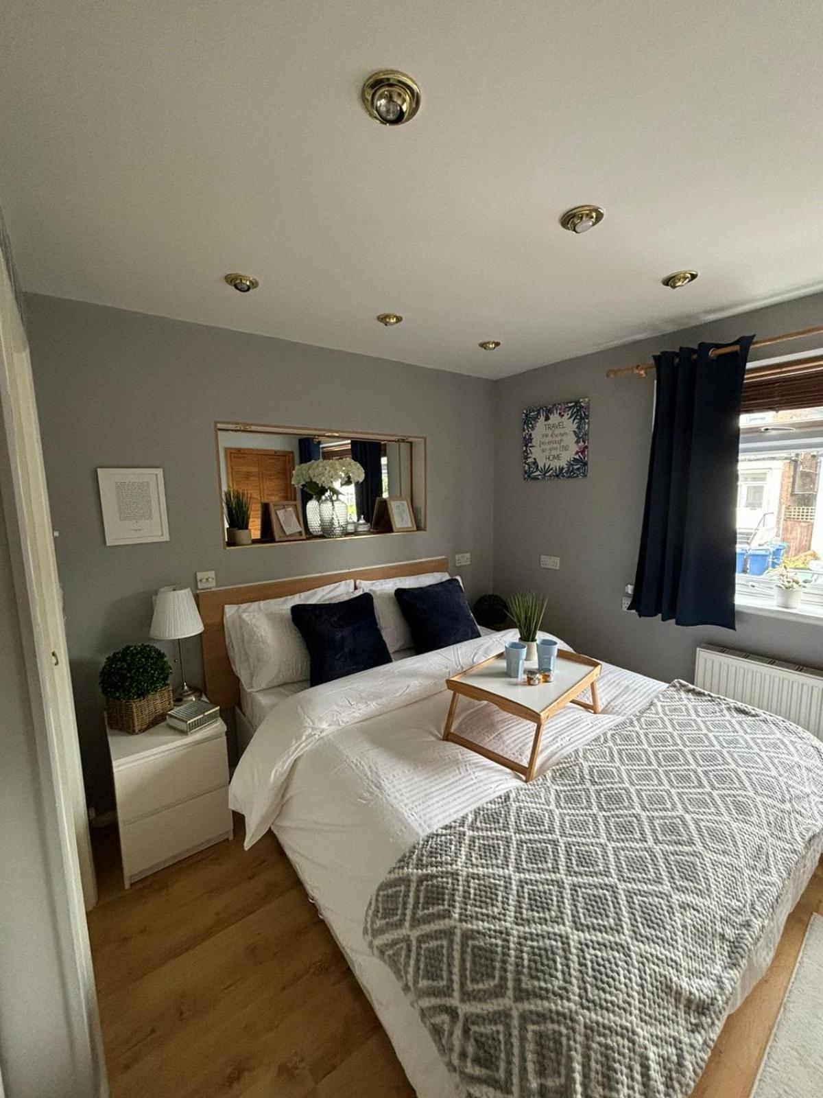 Amazing En-Suite Apartment In Finchley Central Лондон Екстериор снимка