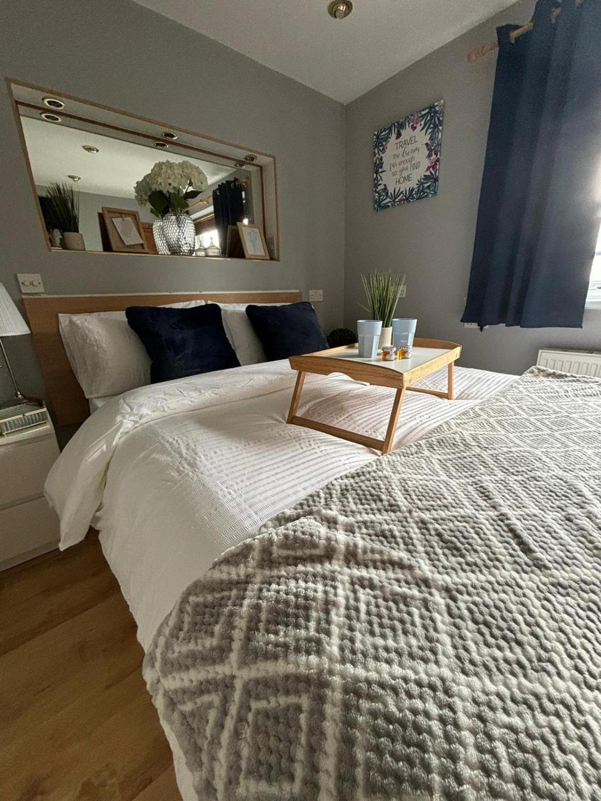 Amazing En-Suite Apartment In Finchley Central Лондон Екстериор снимка